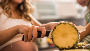 TOPINDIATOURS Eksklusif kesehatan: Bumil Makan Nanas dan Durian Bisa Picu Keguguran? Obgyn